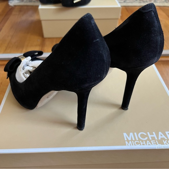 Michael Kors Delphine Pump Black Suede 7 - Picture 5 of 10